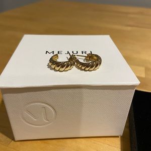 Mejuri Croissant Dome Hoops (Small)